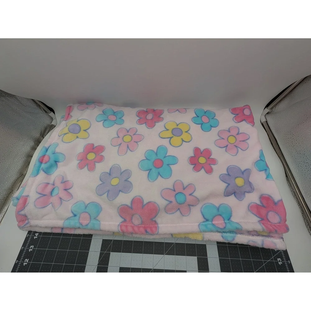 Cupcakes and Cashmere Throw Blanket Pink Floral Daisy Plush Fleece 62x50